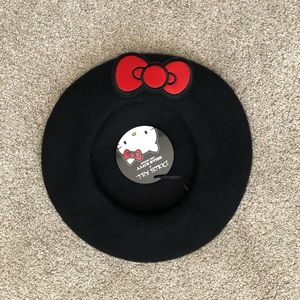 Hello Kitty Cupcake Chaos Bow Beret